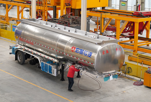 Stainless Steel Tank Semi Trailer assembly scene