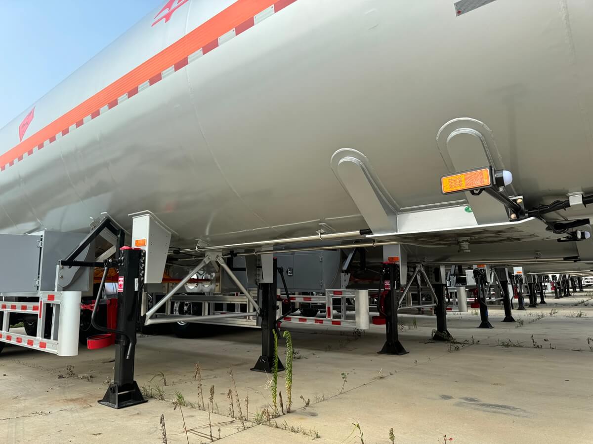 LPG Tank Trailer Landing Gear and Undercarriage Details