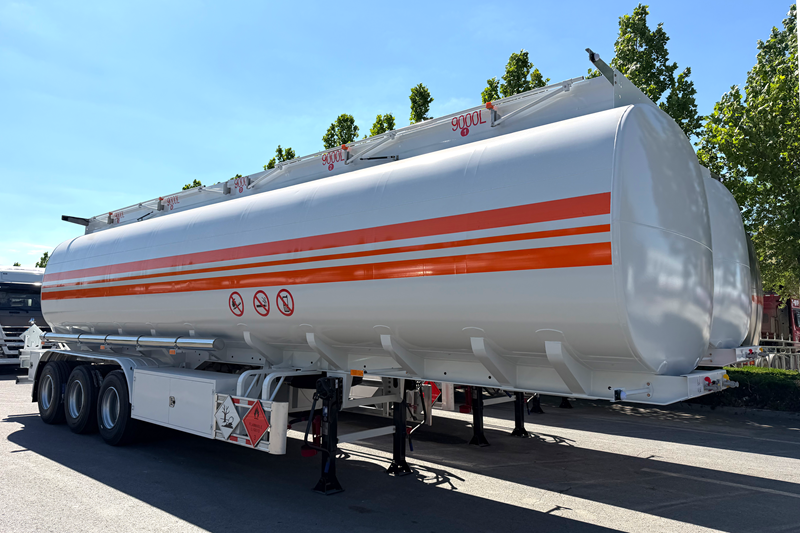 tri axle fuel tanker.png