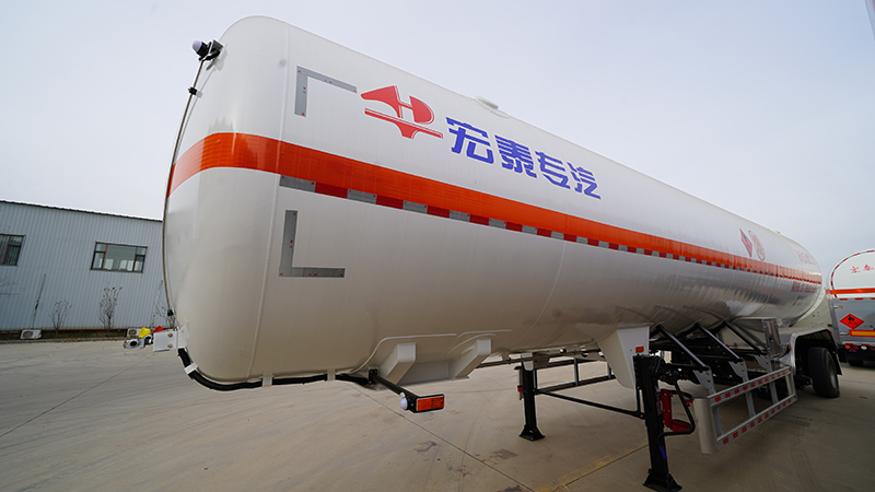 Cryogenic tank trailer heat leak measurement and vacuum testing facility