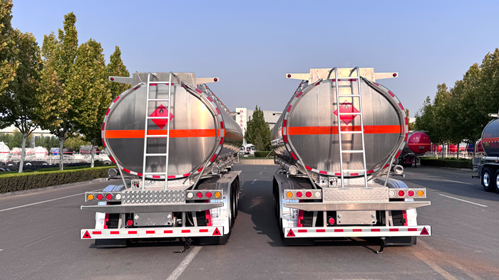 tri axles aluminum tanker Mga Trailer na Binebenta sa lima.png
