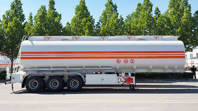 45000 Liter fuel tank trailer.png